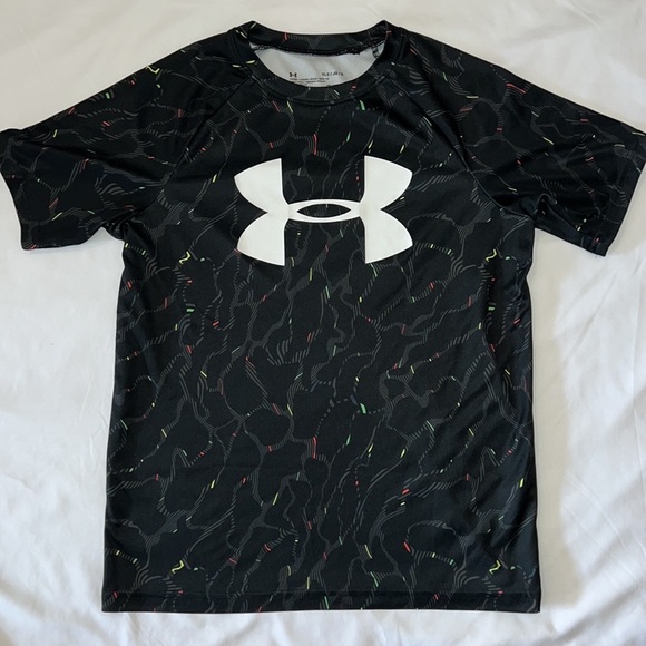 Under Armour Boys Black with Color Short Sleeve Active Shirt - Picture 1 of 4